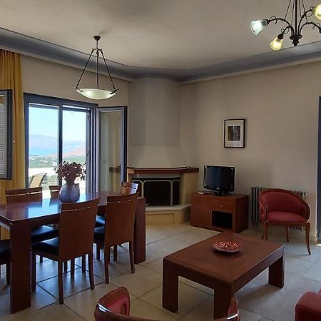 Thealia Apartment Karefiliana Luaran gambar