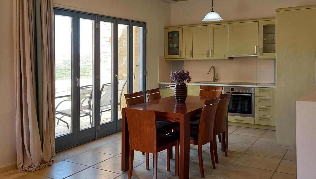 Thealia Apartment Karefiliana Luaran gambar