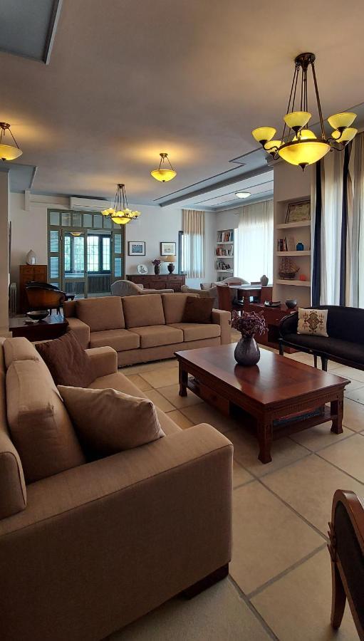 Thealia Apartment Karefiliana Luaran gambar