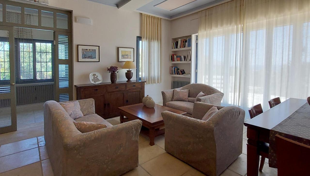 Thealia Apartment Karefiliana Luaran gambar
