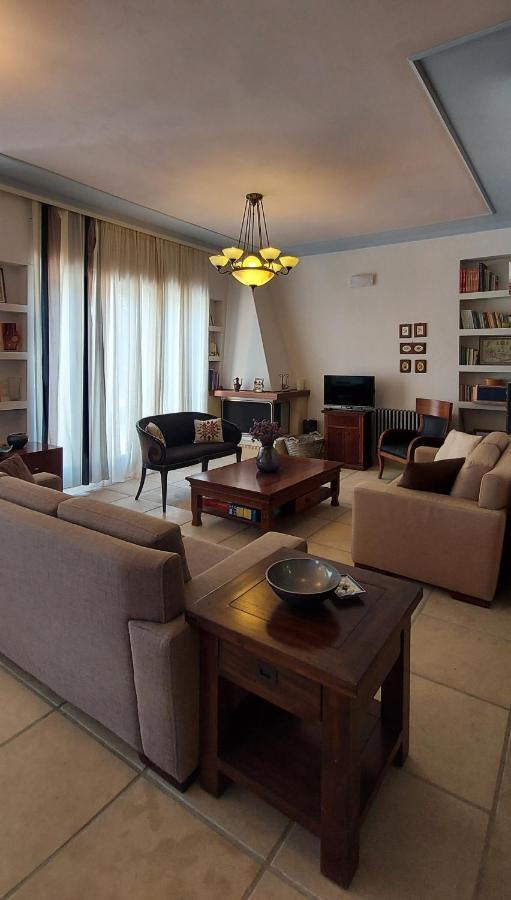 Thealia Apartment Karefiliana Luaran gambar